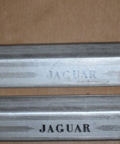 Grijsmetalen treedplank voor Jaguar XJ 12 Series 3.