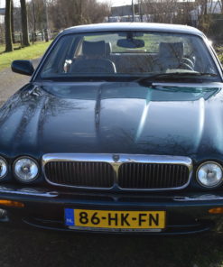 Het juiste adres voor kwaliteit en prijs voor allerlei Jaguar-occasions. Grijze Jaguar Souvereign V8, bouwjaar: 2002, kilometerstand: 155.322